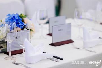 YalaTech smart table signage sponsorde het China Business Experience Maker Festival