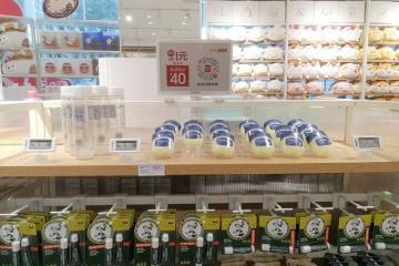 MINISO en YALATECH is de leverancier van e-paper POP- en ESL-oplossingen voor winkelpromotie